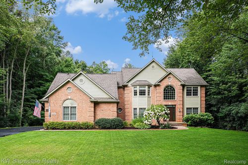 6060 Rosewood Pkwy, White Lake, MI, 48383-2789 | Card Image