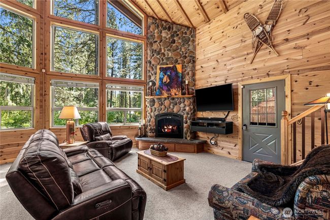 vaulted pine ceilings | Image 7