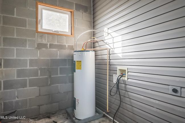Apartment/"barn" laundry | Image 69