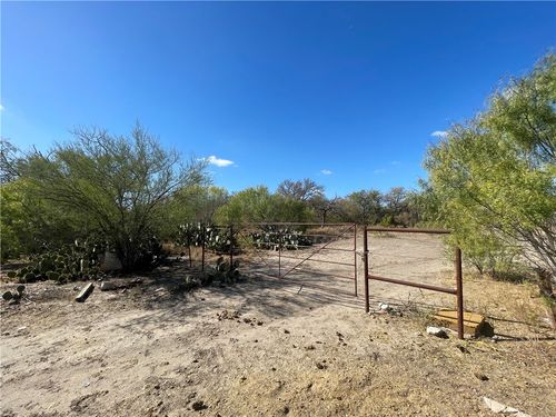10 Cr 421, Christine, TX, 78012 | Card Image