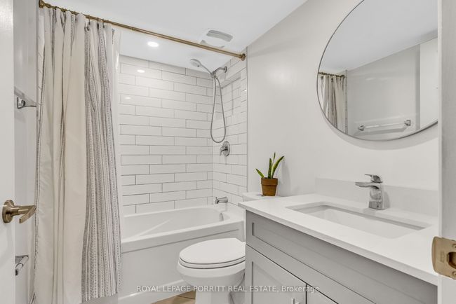 14 Albion Cres, House attached with 5 bedrooms, 3 bathrooms and 4 parking in Brampton ON | Image 33