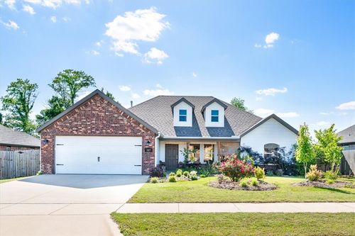 307 N Tacoma St, Farmington, AR, 72730-4027 | Card Image