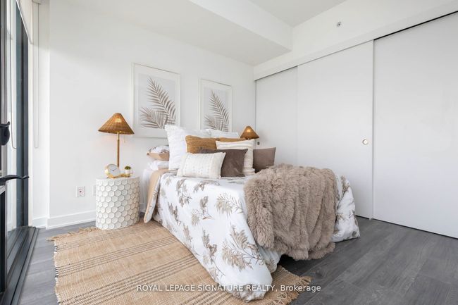 2805 - 185 Roehampton Ave, Condo with 2 bedrooms, 1 bathrooms and null parking in Toronto ON | Image 11