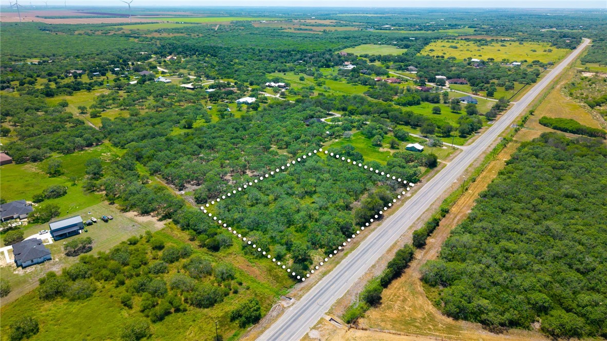 Land in Mathis 4