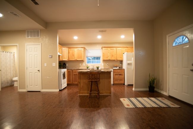 B - 1118 E Goode St, House other with 2 bedrooms, 1 bathrooms and null parking in Quitman TX | Image 4