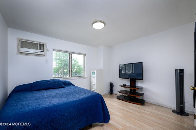 APT-5 - 40 W 13 Th St, Condo with 3 bedrooms, 2 bathrooms and null parking in Bayonne NJ | Image 11