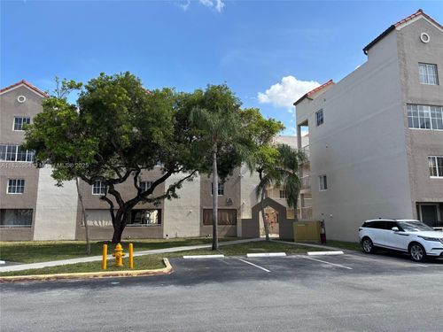 apt-103-6045 Nw 186th St, Hialeah, FL, 33015-6066 | Card Image