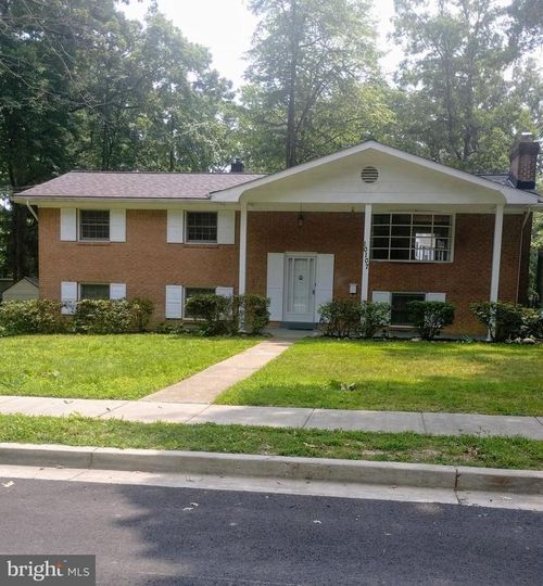 10107 Forest Ave, FAIRFAX, VA, 22032-1030 | Card Image