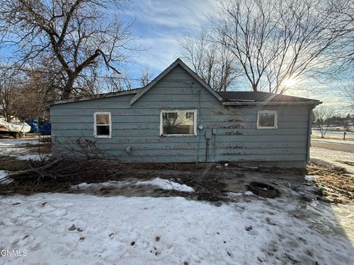 510 2nd Ave E, Gackle, ND, 58442-7110 | Card Image
