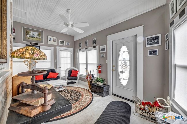 SITTING ROOM | Image 10