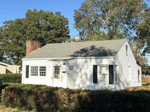 5 Lucie Ave, East Freetown, MA, 02717-1207 | Card Image