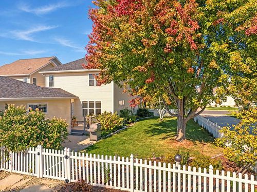 1513 Wild Iris St, Sun Prairie, WI, 53590-7007 | Card Image