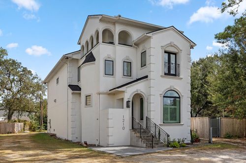 1210 Parkerhaven Ct, Houston, TX, 77008-4500 | Card Image
