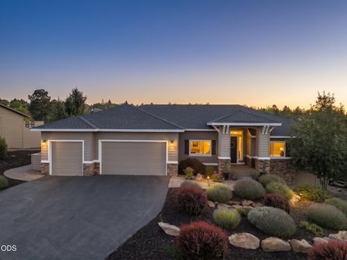 257 Highland Meadow Loop, Redmond, OR, 97756-7409 | Card Image
