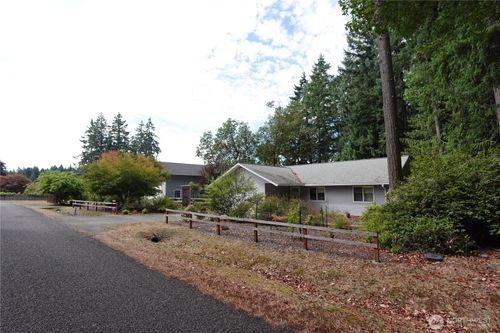 12606 Silver Dr, Anderson Island, WA, 98303-8623 | Card Image