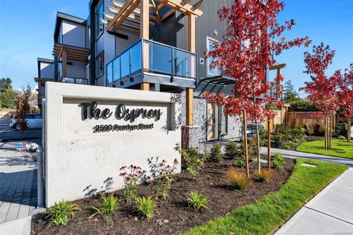 2-2590 Penrhyn St, Victoria, BC, V8N1G3 | Card Image