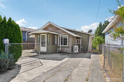 8703 16th Avenue Sw, Seattle, WA, 98106 | Card Image