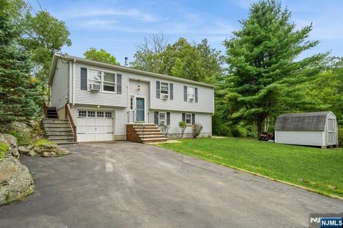 28 Princeton Rd, Hewitt, NJ, 07421-3818 | Card Image