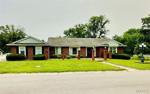 306 Forest Hills Dr, Louisiana, MO, 63353-2113 | Card Image