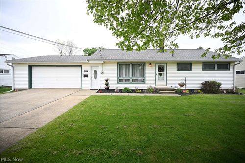 1911 39th St Ne, Canton, OH, 44705-2701 | Card Image