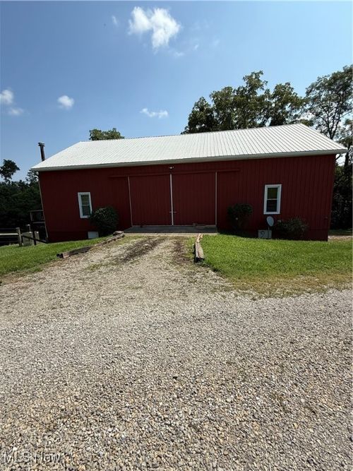 9189 E Pike, Norwich, OH, 43767 | Card Image