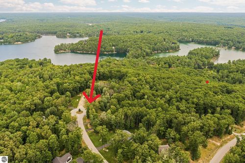 2238 Arbutus Pointe Dr, Traverse City, MI, 49696-8288 | Card Image