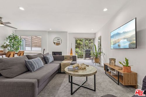 unit-327-5870 Green Valley Cir, Culver City, CA, 90230-6918 | Card Image