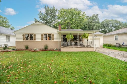 1966 Cranbrook Dr, Youngstown, OH, 44511-1230 | Card Image
