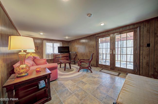 Family Room | Image 34