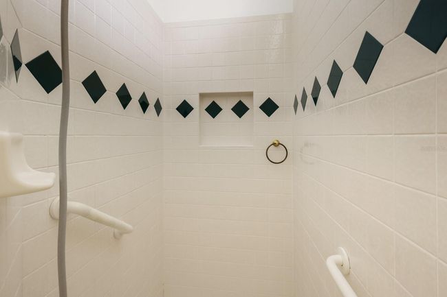 Primary suite shower | Image 21