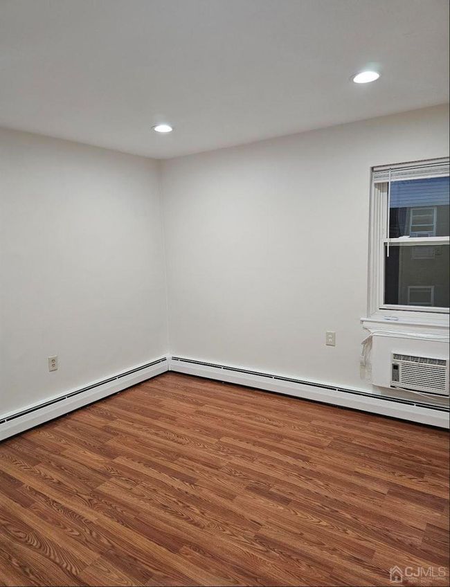 32 Woodedge Ave, Townhouse with 2 bedrooms, 1 bathrooms and null parking in Edison NJ | Image 11