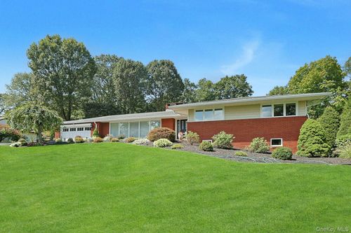 2 Westerly Ln S, Thornwood, NY, 10594-1811 | Card Image