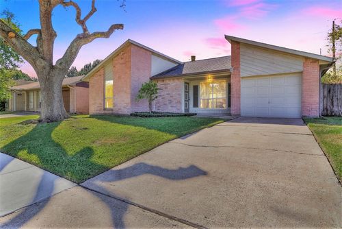 1014 Woodbridge Ave, Pearland, TX, 77584-2318 | Card Image