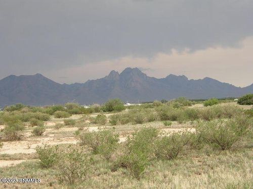 7569 Rabbit Run Rd, Las Cruces, NM, 88012-9368 | Card Image