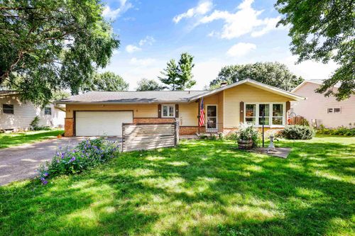 1222 Iowa Dr, Madison, WI, 53704-1754 | Card Image
