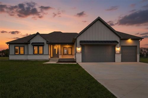 13511 Woodland Ranch Dr, Lone Jack, MO, 64086-5203 | Card Image