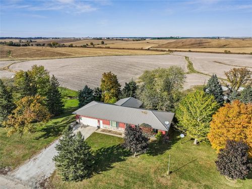 2463 110th St, Marengo, IA, 52301-8749 | Card Image