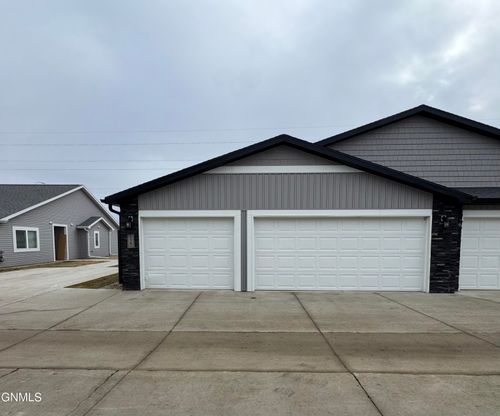 127 Kenner Loop, Bismarck, ND, 58504 | Card Image
