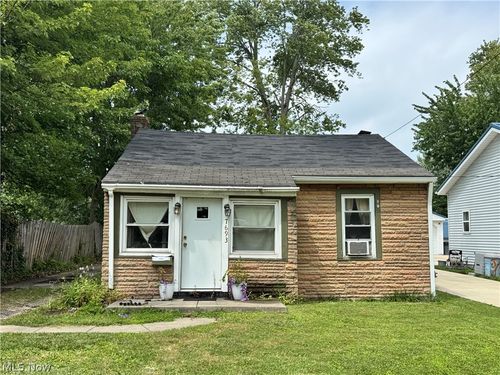 7693 Holly Dr, Mentor-On-The-Lake, OH, 44060-3238 | Card Image