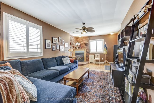 24 Ray St N, House other with 5 bedrooms, 3 bathrooms and 4 parking in Hamilton ON | Image 13