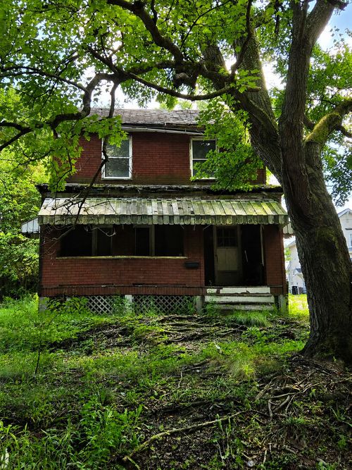 1621 Boundary St, Aliquippa, PA, 15001-3040 | Card Image