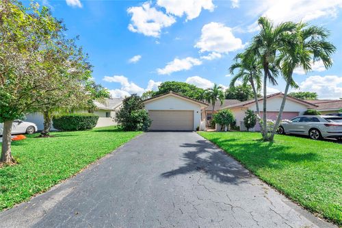 3013 Nw 103rd Ln, Coral Springs, FL, 33065-3933 | Card Image