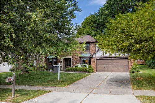 16123 Nola Dr, Livonia, MI, 48154-1206 | Card Image