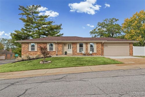 9045 Mathilda Ave, Affton, MO, 63123-4627 | Card Image