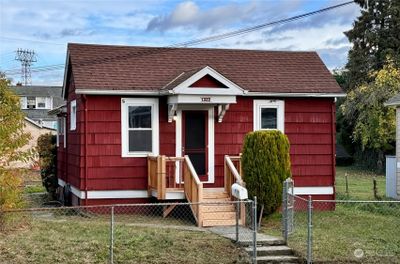 1322 Elizabeth Ave. Charming 1905 classic home in downtown Bremerton. | Image 1