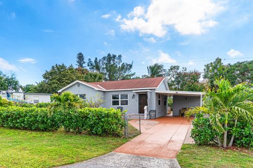 930 43rd St, West Palm Beach, FL, 33407-3755 | Card Image