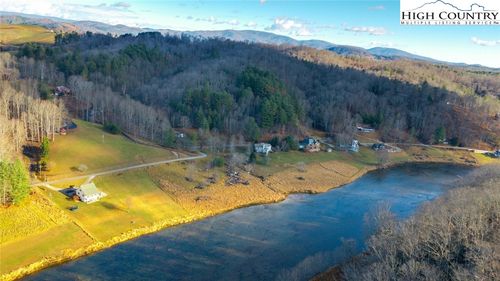 7 Legra Rd, Grassy Creek, NC, 28631-9104 | Card Image