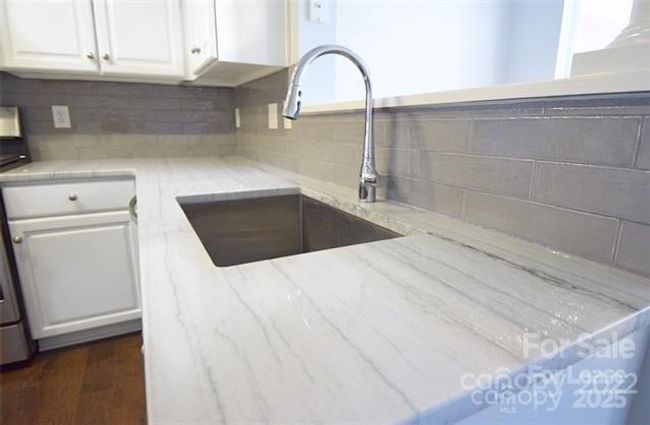558 E 9 Th St, Condo with 2 bedrooms, 3 bathrooms and null parking in Charlotte NC | Image 5