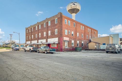 102 S Main St, Leon, IA, 50144-1466 | Card Image