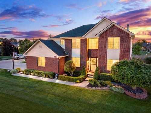 52047 Copper Creek Ct, Chesterfield, MI, 48047-5969 | Card Image